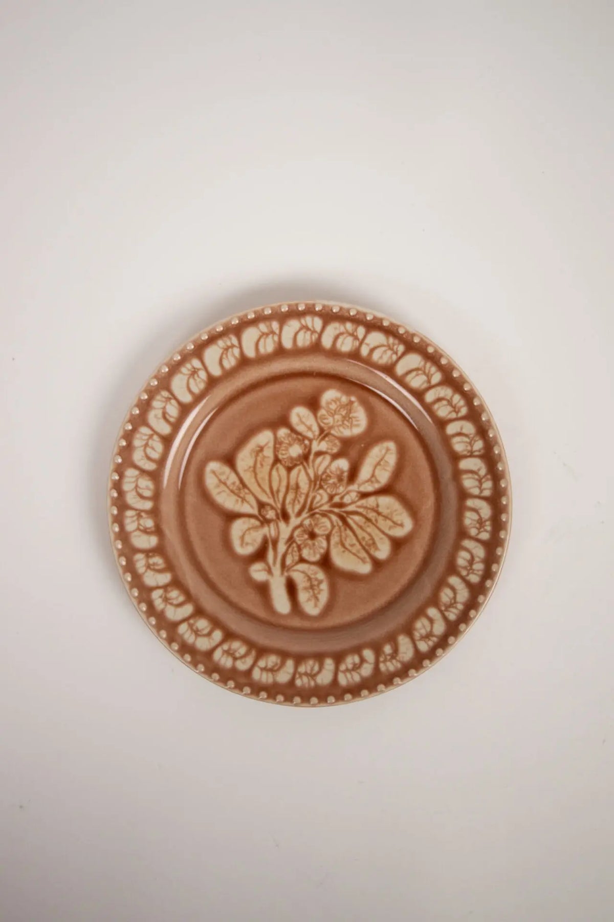 Assiette à motif floral