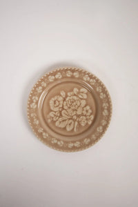 Assiette à motif floral